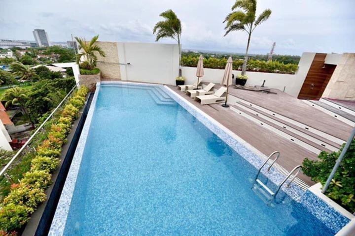 J7 Plaza Hotel Iloilo City Bagian luar foto
