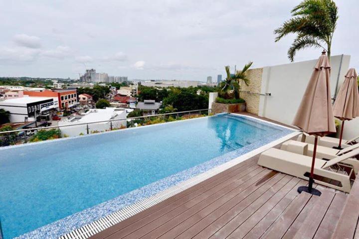 J7 Plaza Hotel Iloilo City Bagian luar foto