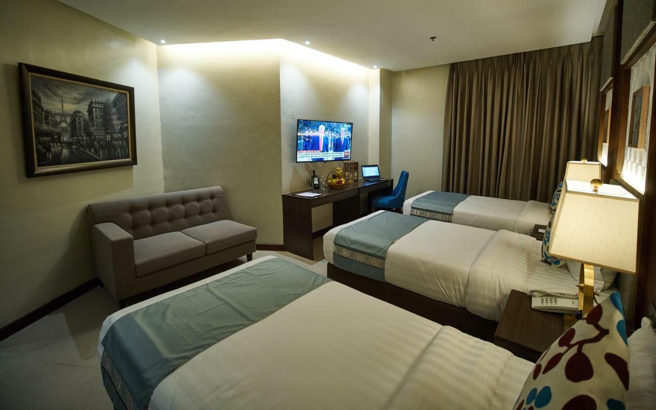J7 Plaza Hotel Iloilo City Bagian luar foto