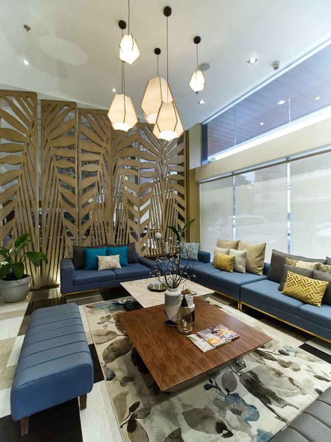 J7 Plaza Hotel Iloilo City Bagian luar foto