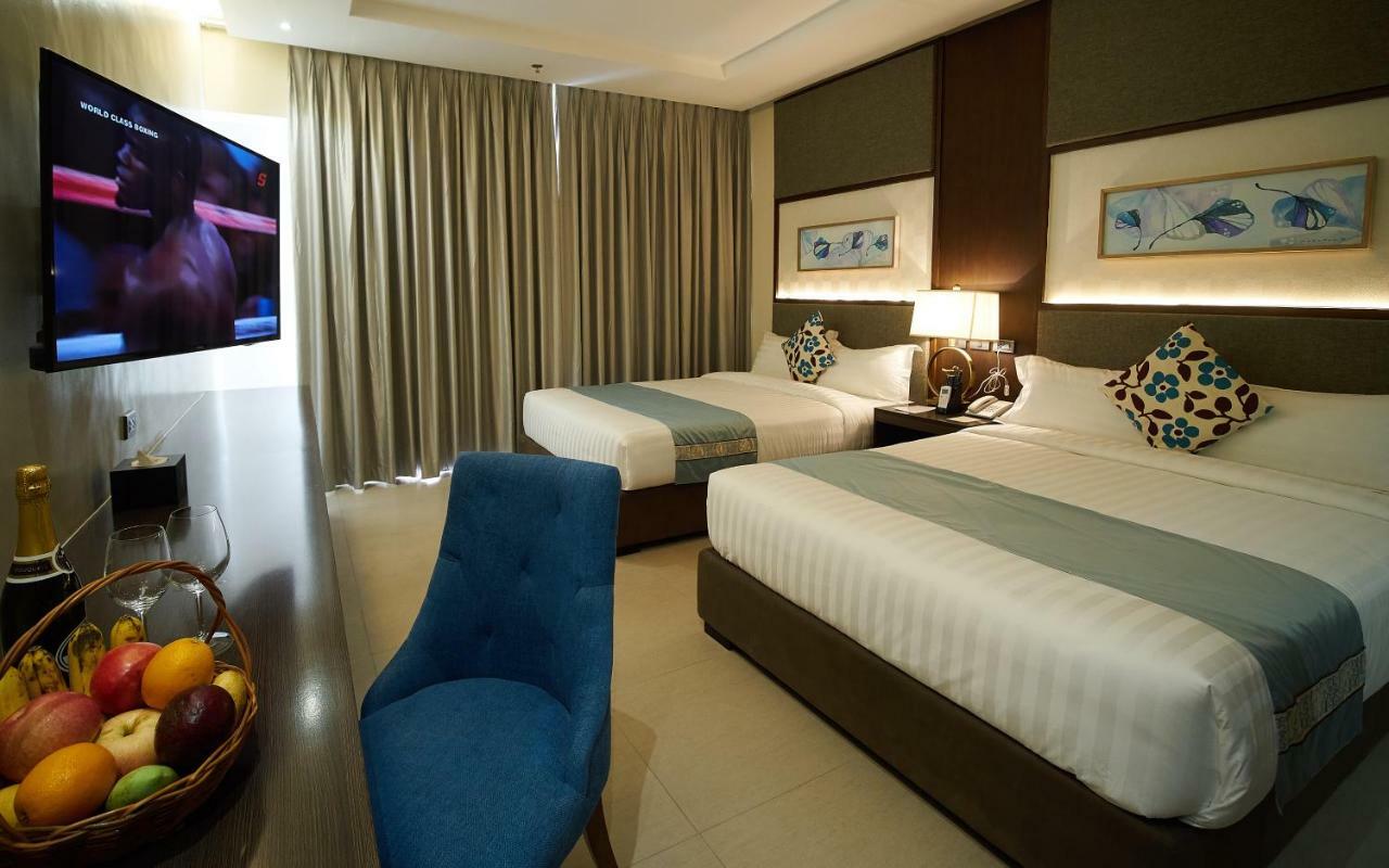 J7 Plaza Hotel Iloilo City Bagian luar foto