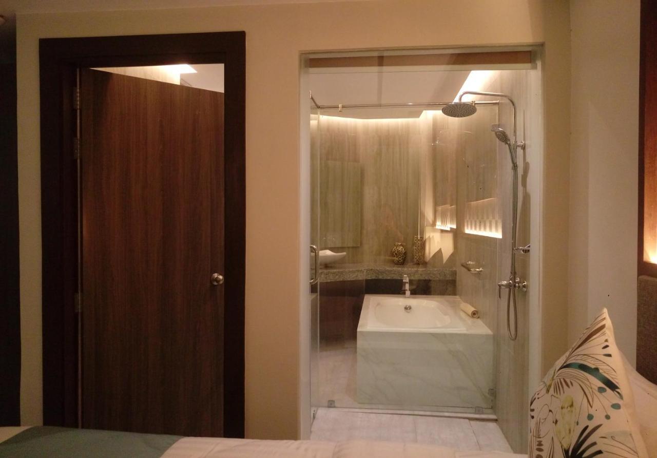 J7 Plaza Hotel Iloilo City Bagian luar foto